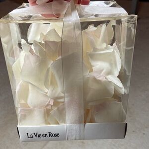🆕 La Vie En Rose Scented Petals